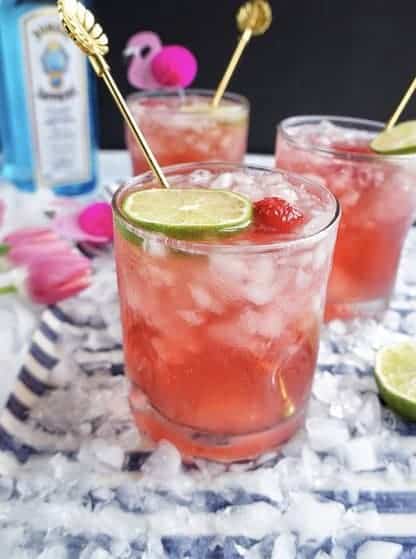 Kick up your feet, invite over some friends, and serve up these delicious raspberry smash cocktails. 