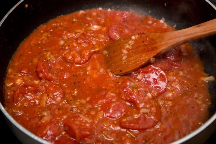 bolognese sauce in pot