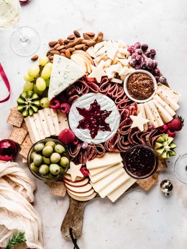 How To Make A Christmas Charcuterie Board